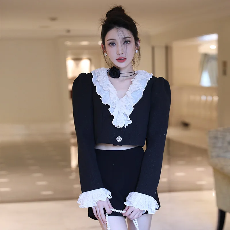 Long Sleeve Casual Short Jacket Ruched V-neck Solid Black Splice Women's Suit Fashion New Autumn and Winter Coat for Women
Long Sleeve Casual Short Jacket Ruched V-neck Solid Black Splice Women's Suit Fashion New Autumn and Winter Coat for Women