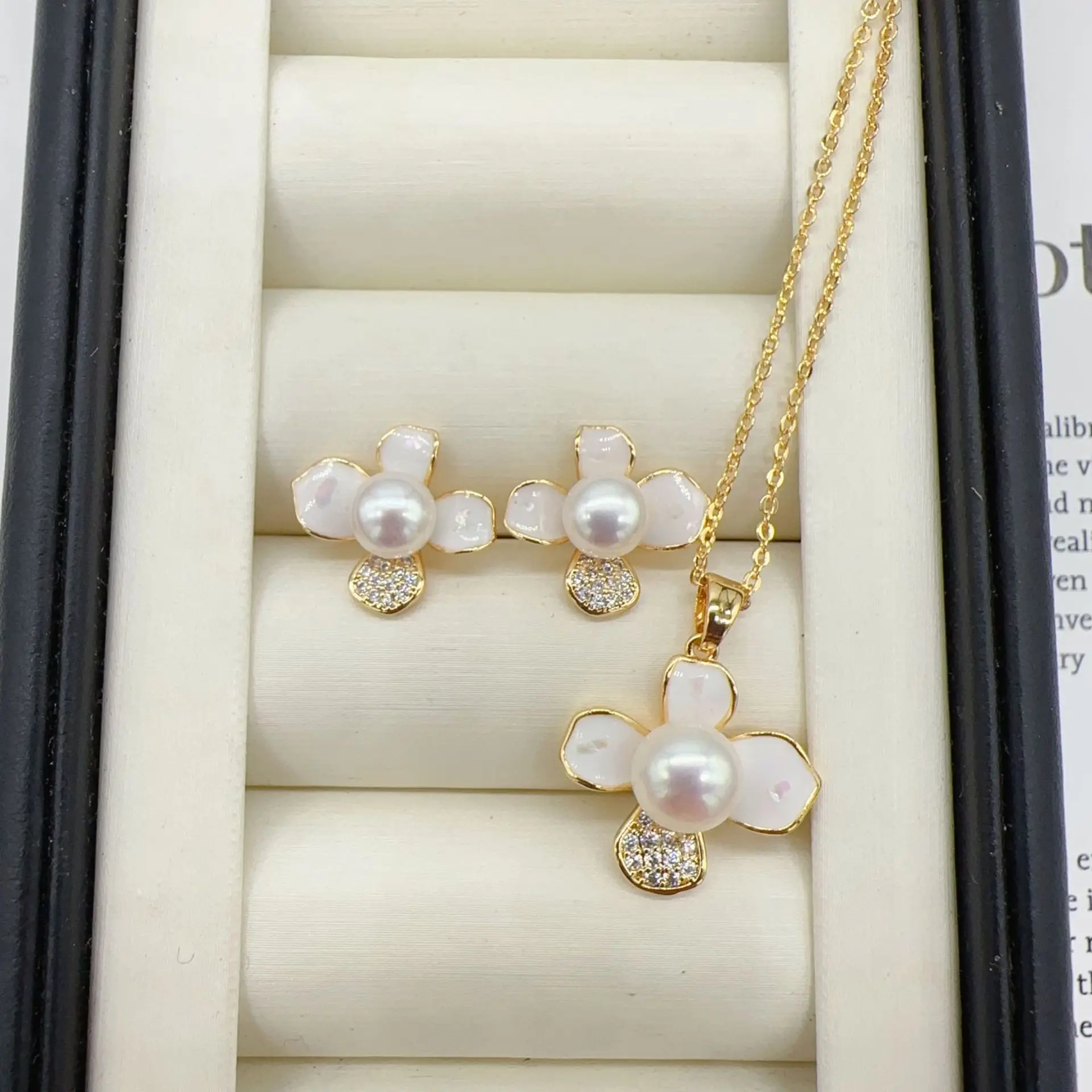 Hot Sale Sweet Four-petal Flower Design Pearl Jewelry Sets 14k Gold Filled Natural Freshwater Pearl Necklace Earrings For Women
Hot Sale Sweet Four-petal Flower Design Pearl Jewelry Sets 14k Gold Filled Natural Freshwater Pearl Necklace Earrings For Women