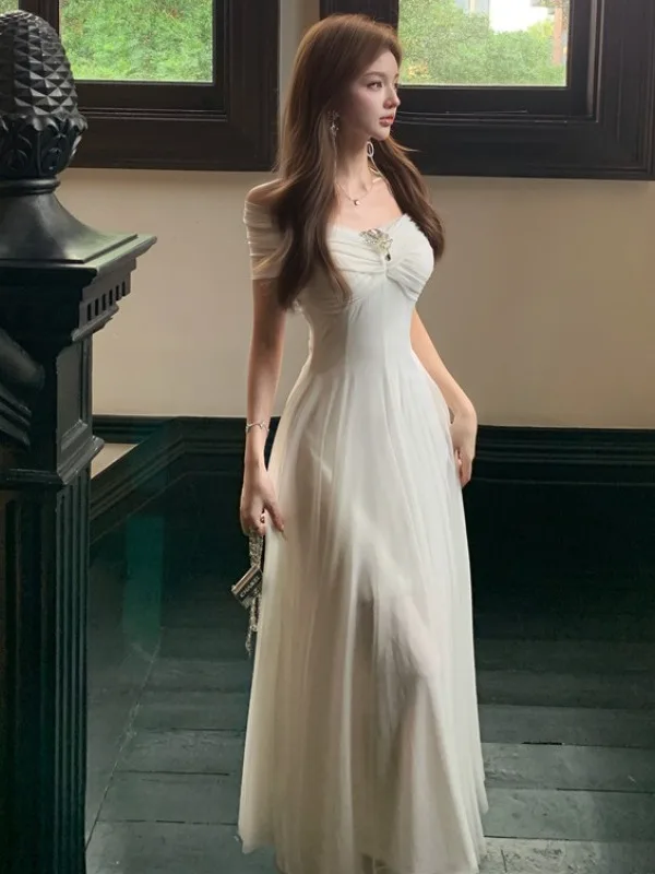Stunning High-End Sensation Birthday Party Fairy Tale One-Shoulder Mesh Dress Sweet High Waist A-Line Skirt Long Gown
Stunning High-End Sensation Birthday Party Fairy Tale One-Shoulder Mesh Dress Sweet High Waist A-Line Skirt Long Gown