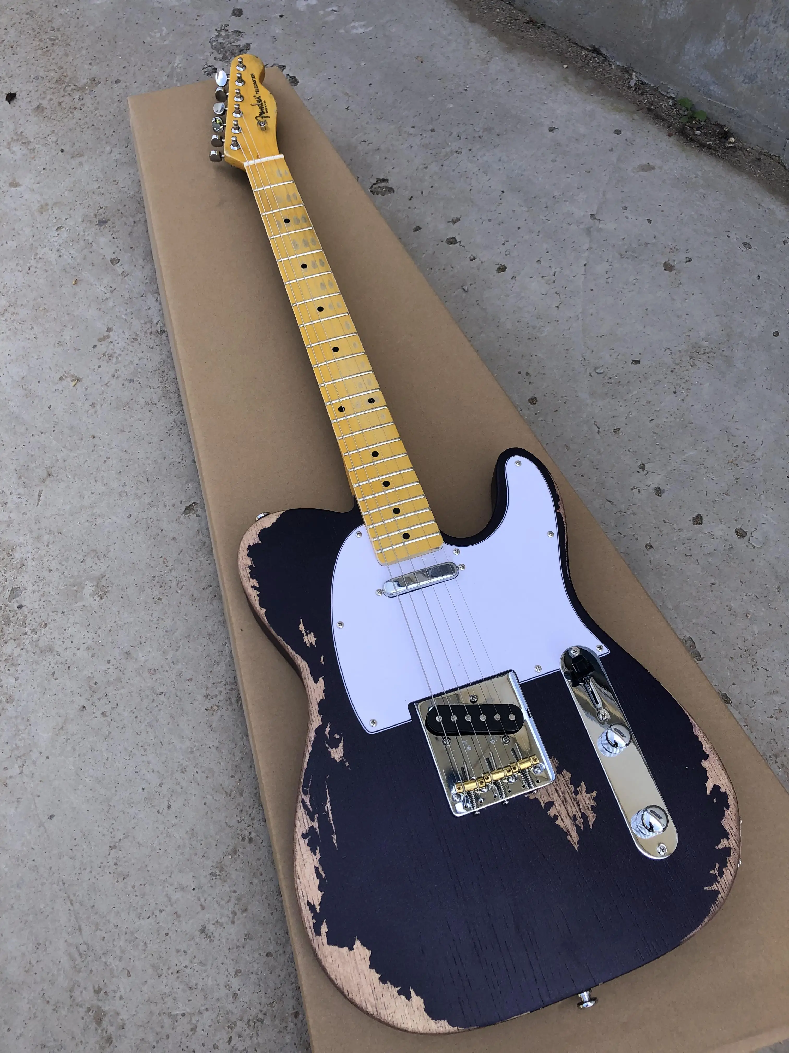 Free Shipping Guitarra, In Stock,do old black Electric Guitar,maple fretboard,Multiple colors,Good Handicraft,real photo
Free Shipping Guitarra, In Stock,do old black Electric Guitar,maple fretboard,Multiple colors,Good Handicraft,real photo