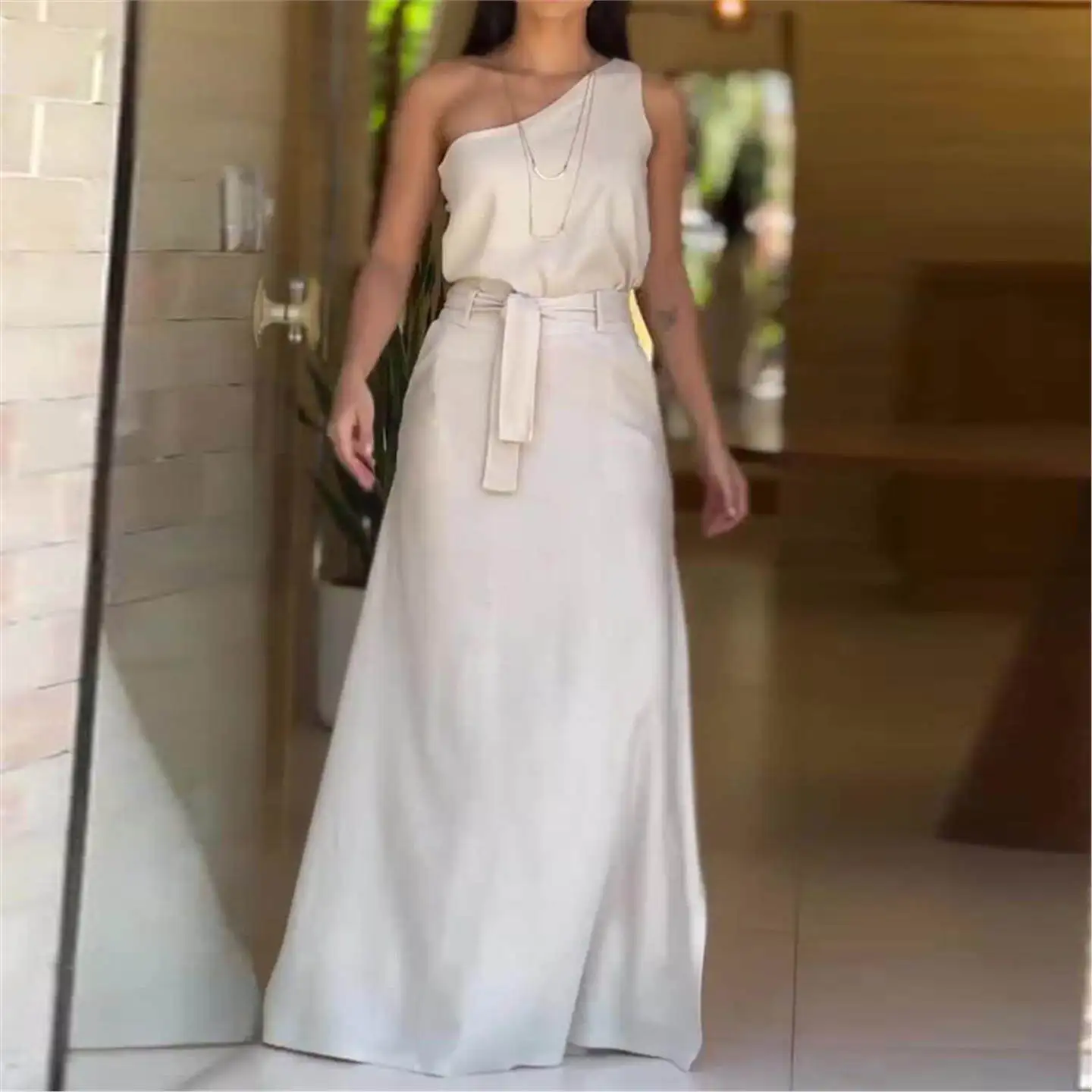 Summer 2023 Fashionable Pure Color High Waist Sleeveless Asymmetrical Collar Skirt Set Elegant Style Casual Pants
Summer 2023 Fashionable Pure Color High Waist Sleeveless Asymmetrical Collar Skirt Set Elegant Style Casual Pants