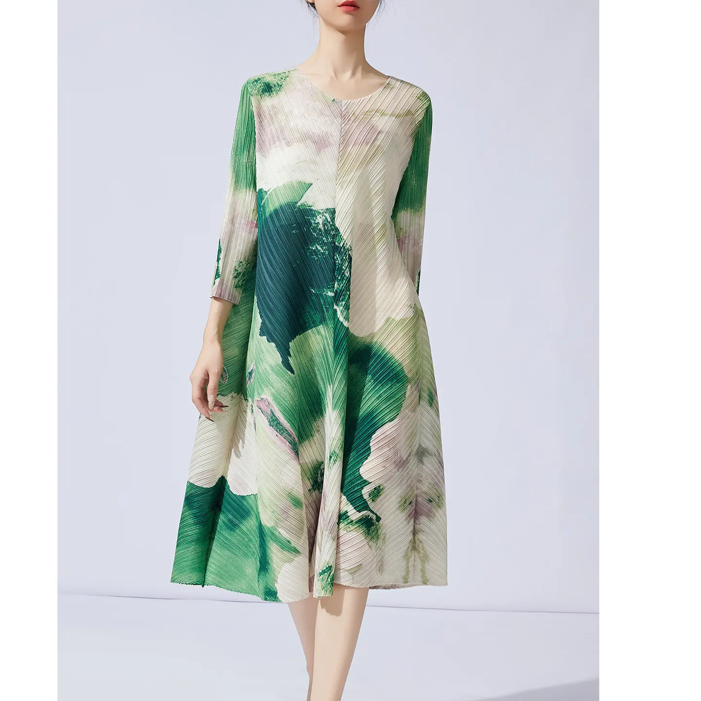 Miyake Pleated 2026 New Ink Style Pleated Dress Elegant and Slimming Mid Length Skirt with Green Print for A Sense of Luxury
Miyake Pleated 2026 New Ink Style Pleated Dress Elegant and Slimming Mid Length Skirt with Green Print for A Sense of Luxury