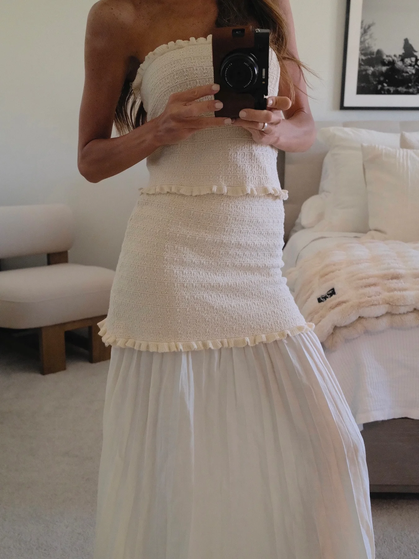 Sexy and chic commuter ladies suit sleeveless knitted tight tube top long straight splicing skirt fashionable 2025 summer women
Sexy and chic commuter ladies suit sleeveless knitted tight tube top long straight splicing skirt fashionable 2025 summer women