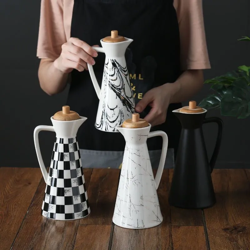 Ceramic Oil Pot Sealed Soy Sauce Vinegar Bottle Wine Pot Kitchen Storage Bottle Large Capacity Home Seasoning Sauce Bottle ZF685
Ceramic Oil Pot Sealed Soy Sauce Vinegar Bottle Wine Pot Kitchen Storage Bottle Large Capacity Home Seasoning Sauce Bottle ZF685