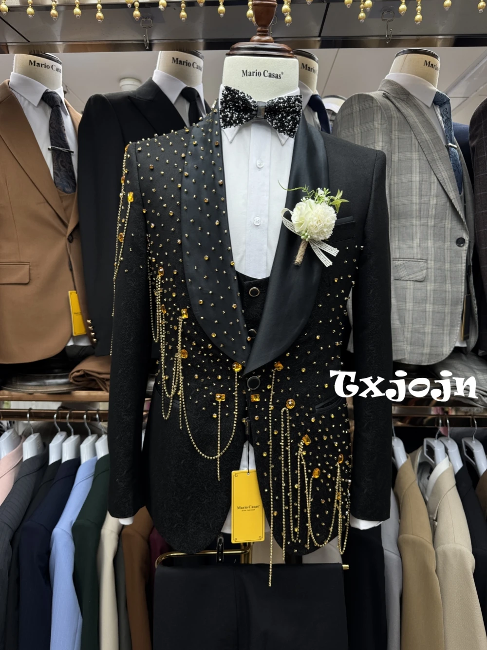 New Golden Beaded Tassel Suit Set Dancing Wear Luxury Classic Men's Suits 3 Pieces Blazer Vest Pants Wedding Groom Sets
New Golden Beaded Tassel Suit Set Dancing Wear Luxury Classic Men's Suits 3 Pieces Blazer Vest Pants Wedding Groom Sets