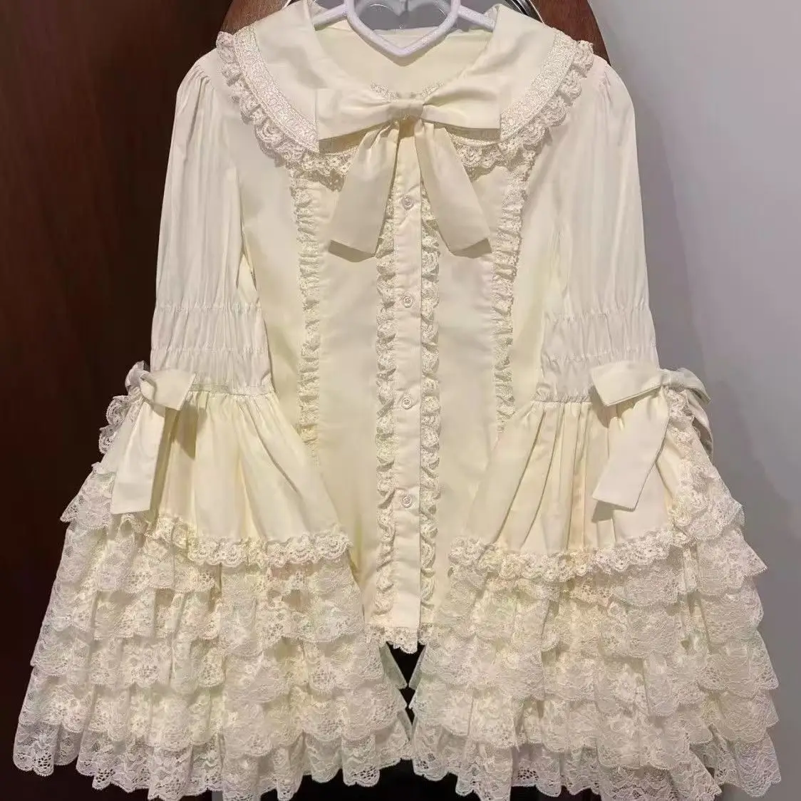 Lace doll lolita Ji sleeve Lolita shirt inside Ji sleeve shirt inside
Lace doll lolita Ji sleeve Lolita shirt inside Ji sleeve shirt inside