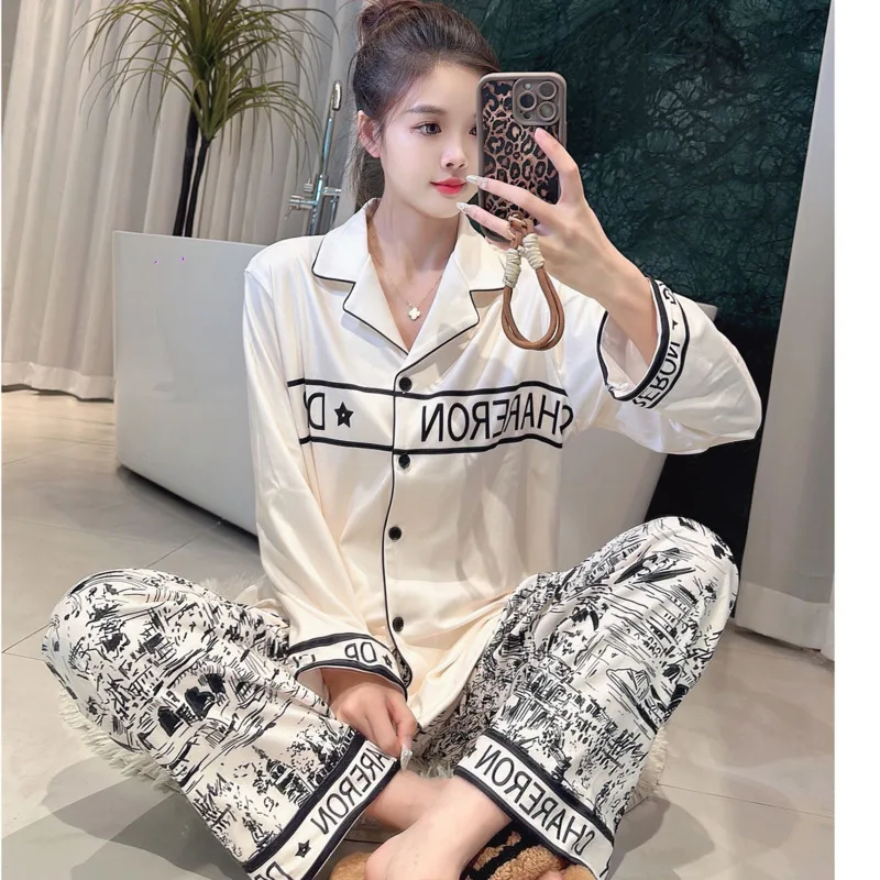 2025 Autumn Winter High-end Luxury Velvet Women Pajamas Two Piece Set Thick Fleece Warm Long Sleeve Pants Homewear Sleepwear
2025 Autumn Winter High-end Luxury Velvet Women Pajamas Two Piece Set Thick Fleece Warm Long Sleeve Pants Homewear Sleepwear