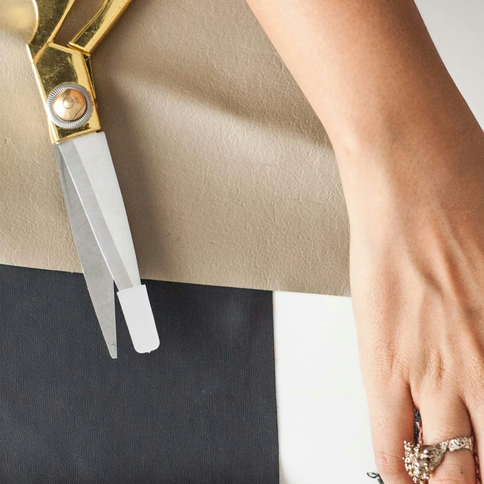 100pcs Protection Anti Scratch White Knife Point Protection Plastic Kitchen Knife Blade Protectors Sheaths 
100pcs Protection Anti Scratch White Knife Point Protection Plastic Kitchen Knife Blade Protectors Sheaths