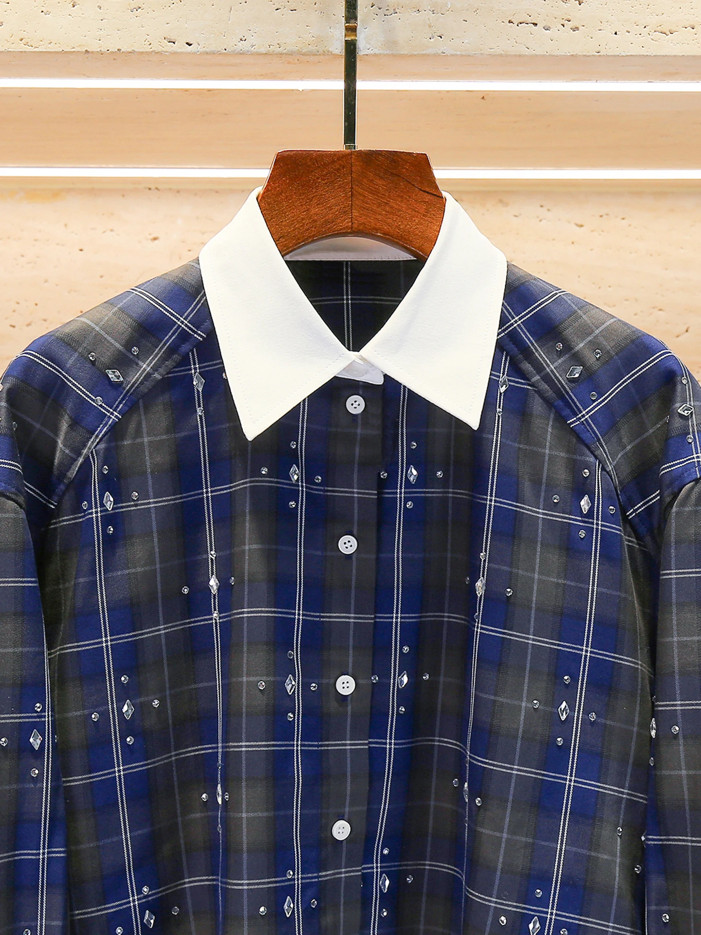 S Home South Oil Высококачественный женский повседневный универсальный клетчатый топ со стразами на осень 2023 г. Простой свободный крой Long Sve
S Home South Oil Высококачественный женский повседневный универсальный клетчатый топ со стразами на осень 2023 г. Простой свободный крой Long Sve