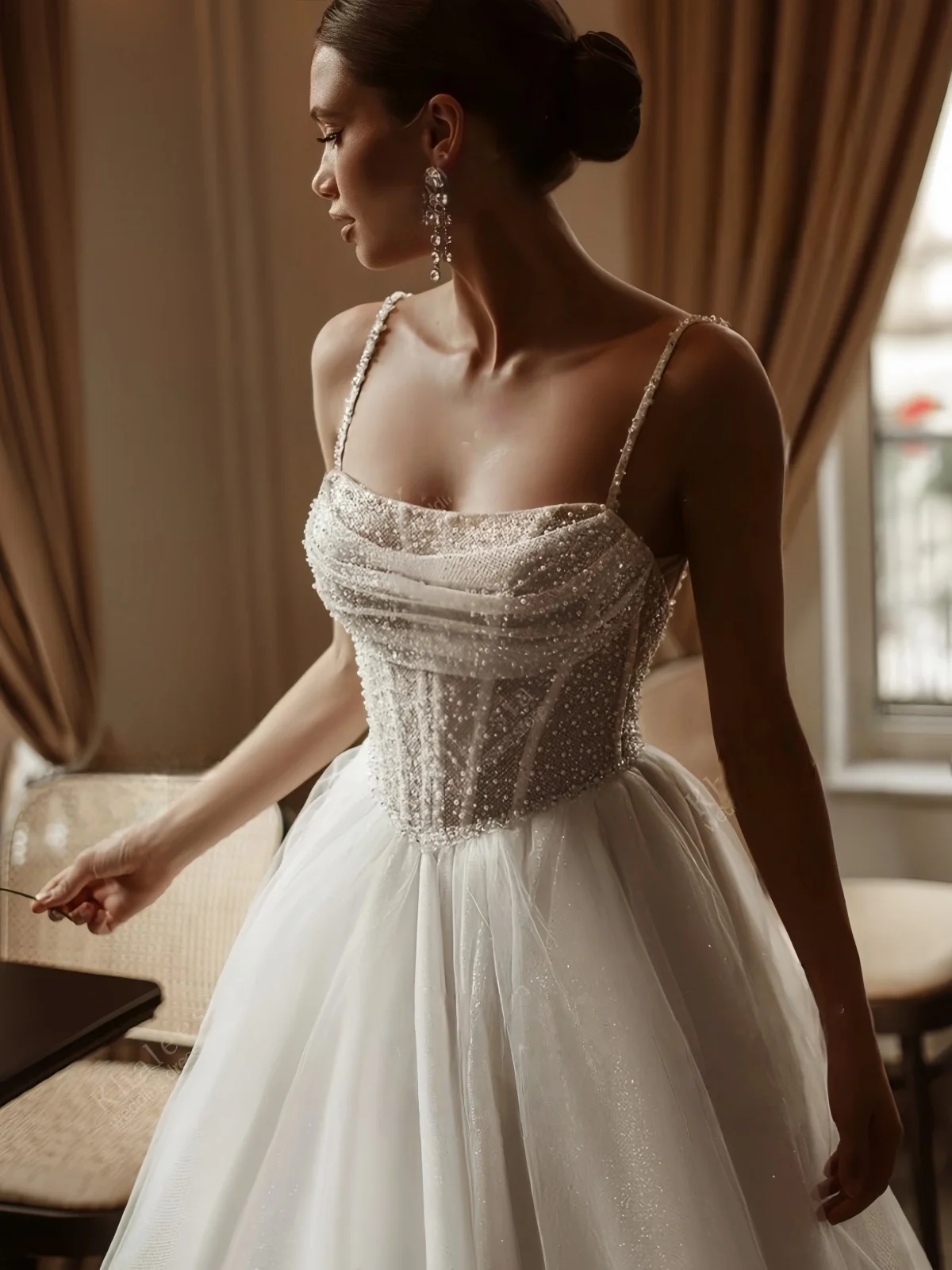 Glitter Wedding Dresses for Bride Charming Bridal Gowns Beading Spaghetti Straps Robes A Line Vestidos Simple Wedding Dress
Glitter Wedding Dresses for Bride Charming Bridal Gowns Beading Spaghetti Straps Robes A Line Vestidos Simple Wedding Dress