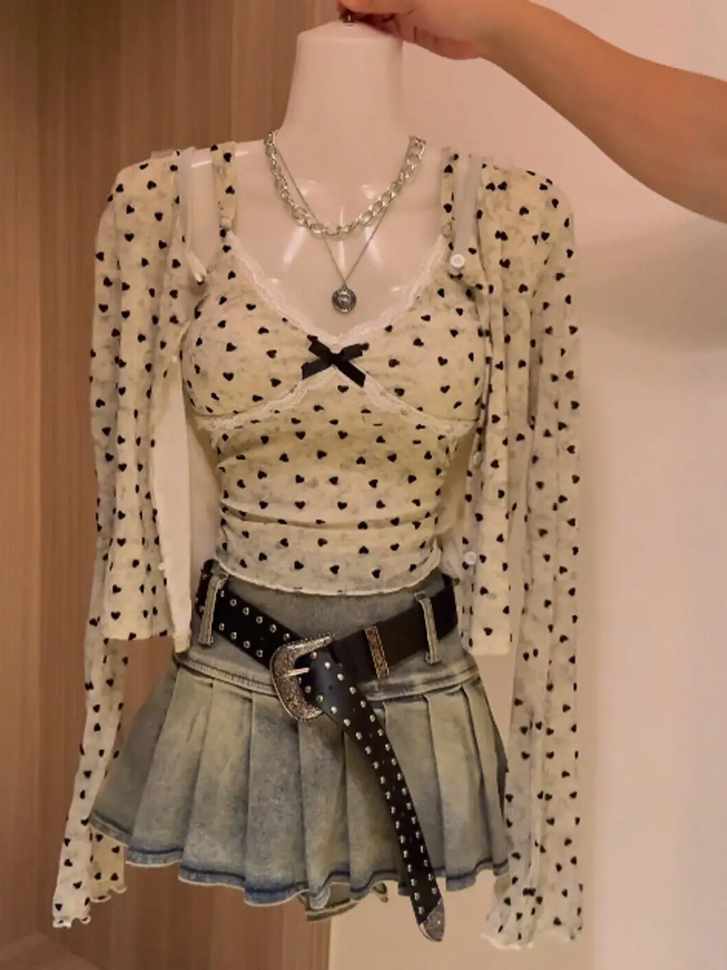 Summer Slim Fit Lace Knot Strap Cardigan Women's Fashion Set High Waist Short Length Breathable V Neck Two Piece Set
Summer Slim Fit Lace Knot Strap Cardigan Women's Fashion Set High Waist Short Length Breathable V Neck Two Piece Set