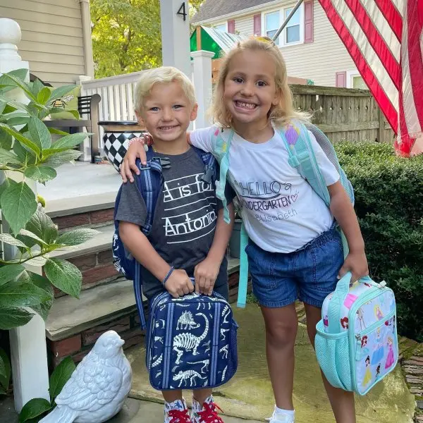 Детская изолированная сумка для обеда с керамикой и сарая — утолщенная водонепроницаемая сумка для школьного ланча
Детская изолированная сумка для обеда с керамикой и сарая — утолщенная водонепроницаемая сумка для школьного ланча