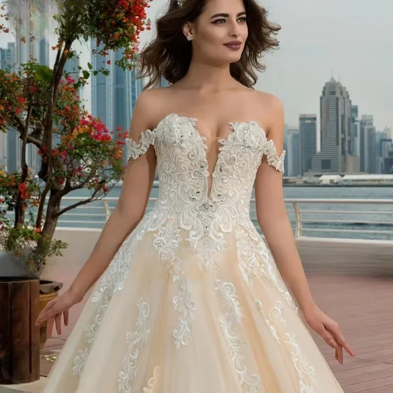Customize Romantic Sweetheart Lace Up A-Line Wedding Dress Delicate Beading Appliques Princess Bridal Gown Vestidos De Novia
Customize Romantic Sweetheart Lace Up A-Line Wedding Dress Delicate Beading Appliques Princess Bridal Gown Vestidos De Novia