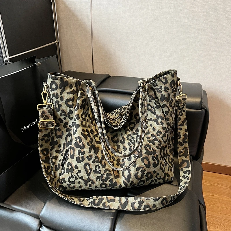 Leopard Pattern Tote Bag Vintage Canvas Shoulder Bag Fashion Big Capacity Handbag For School Work Shopping
Leopard Pattern Tote Bag Vintage Canvas Shoulder Bag Fashion Big Capacity Handbag For School Work Shopping