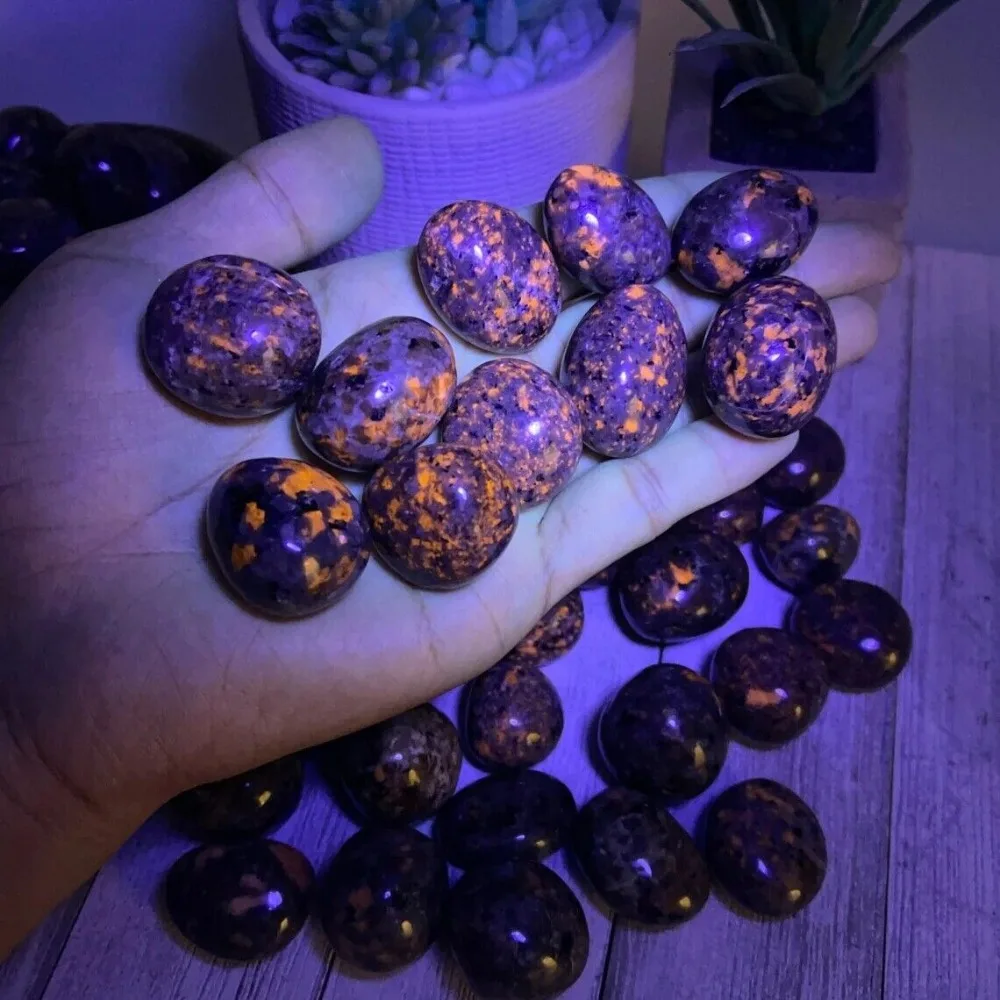 1pc Natural Stone Flamestone Yooperlite Tumble Stones UV Reactive Polished Palm Pocket Glowing Stone Garden Decor
1pc Natural Stone Flamestone Yooperlite Tumble Stones UV Reactive Polished Palm Pocket Glowing Stone Garden Decor