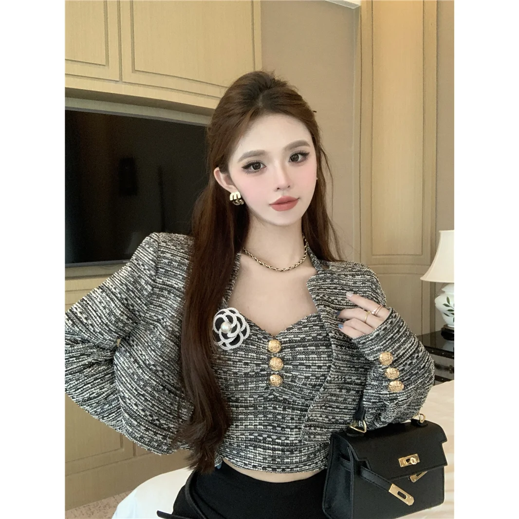 2024 Autumn New Women Two Piece Tops Sets Elegant Long Sleeve Short Blazer Jacket + Sleeveless Slim Camisole Tops Female Clothes
2024 Autumn New Women Two Piece Tops Sets Elegant Long Sleeve Short Blazer Jacket + Sleeveless Slim Camisole Tops Female Clothes