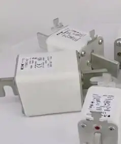 FUSES 170M3016 170M3017 170M3018 170M3019 170M3020 170M3021 170M3022 170M3023 Square Body-DIN 43 653 690V 700V New Original
FUSES 170M3016 170M3017 170M3018 170M3019 170M3020 170M3021 170M3022 170M3023 Square Body-DIN 43 653 690V 700V New Original