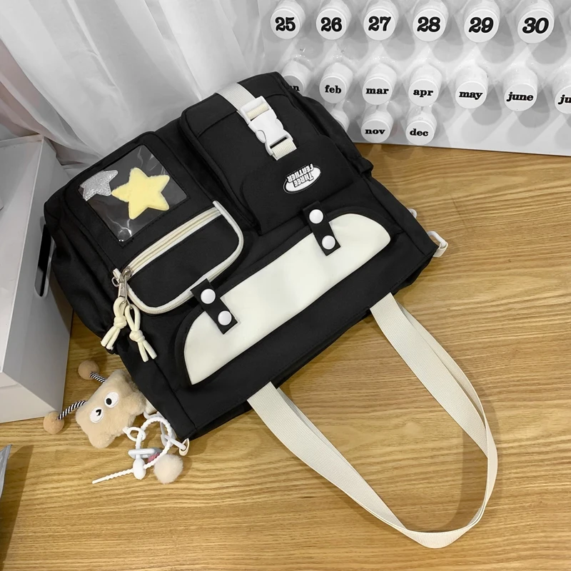 Женская сумка через плечо в корейском стиле с несколькими карманами, украшенная звездами, легкая нейлоновая сумка через плечо большой вместимости для студентов
Женская сумка через плечо в корейском стиле с несколькими карманами, украшенная звездами, легкая нейлоновая сумка через плечо большой вместимости для студентов