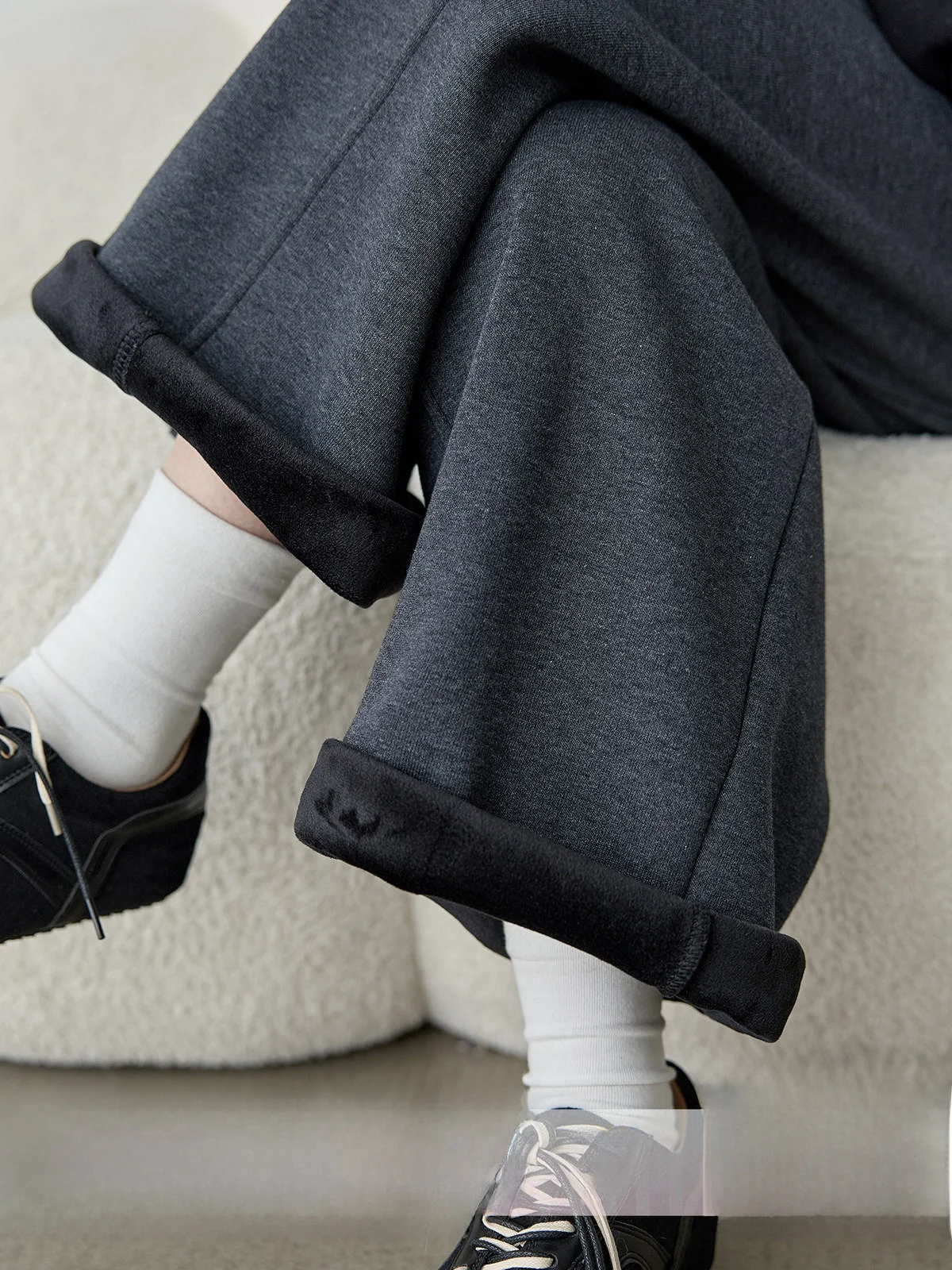 High Waist Thickened Fleece Casual Pants Women's Wide Leg Pants Stylish Slimming Design Commute Style Korean Fashion
High Waist Thickened Fleece Casual Pants Women's Wide Leg Pants Stylish Slimming Design Commute Style Korean Fashion