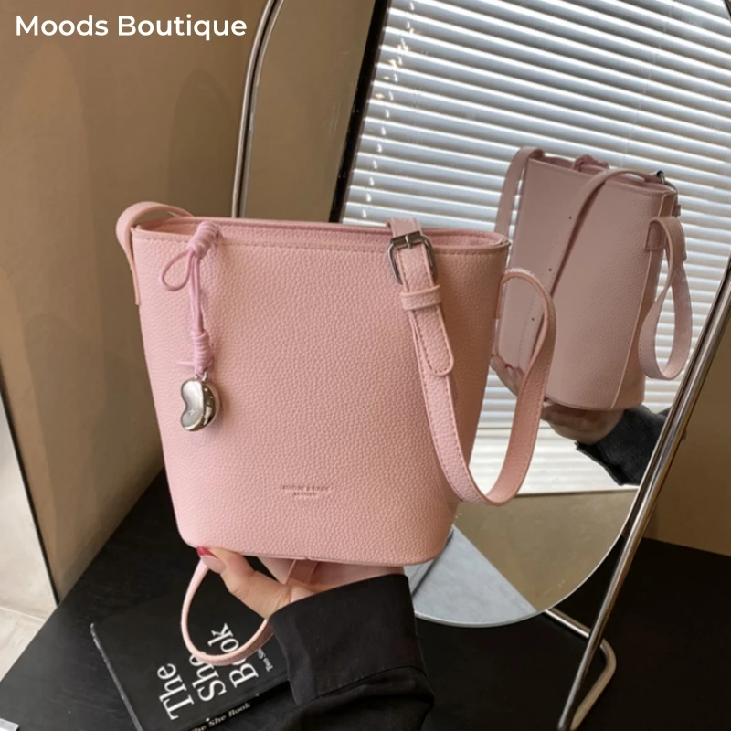 Lychee Pattern Mini Shoulder Bucket Bags For Women Pure Color PU Leather Cross Body Bag With Pendant 2025 Summer Latest Handbags
Lychee Pattern Mini Shoulder Bucket Bags For Women Pure Color PU Leather Cross Body Bag With Pendant 2025 Summer Latest Handbags