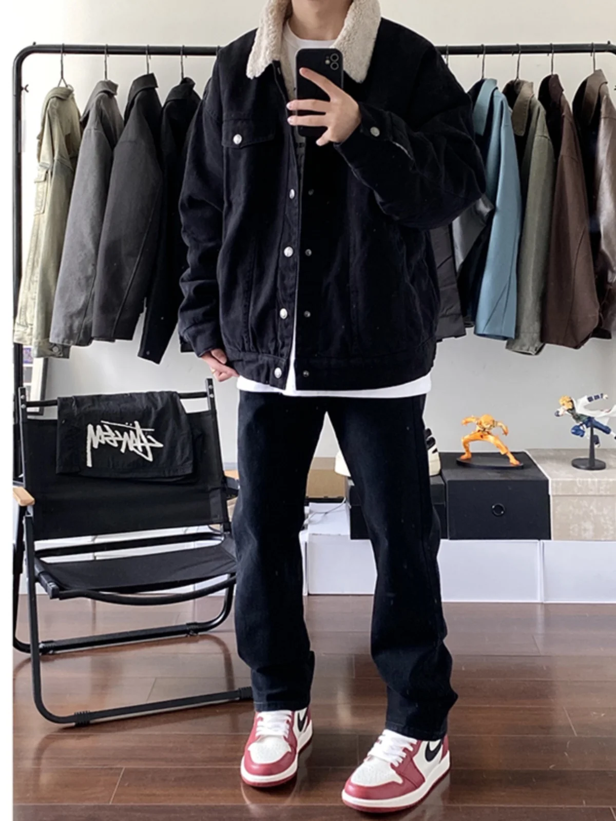 Утепленная хлопковая куртка с воротником из овечьей шерсти для мужчин: теплая зимняя молодежная повседневная куртка с длинными рукавами на пуговицах, классический крой, верхняя одежда
Утепленная хлопковая куртка с воротником из овечьей шерсти для мужчин: теплая зимняя молодежная повседневная куртка с длинными рукавами на пуговицах, классический крой, верхняя одежда