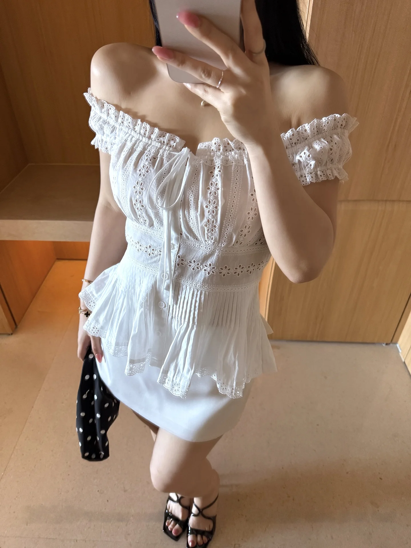 Blackzaixianqi White Set One Shoulder Hollow out Embroidery Waist Shirt Bodycon Skirt Women's Fashion Set Spring Season
Blackzaixianqi White Set One Shoulder Hollow out Embroidery Waist Shirt Bodycon Skirt Women's Fashion Set Spring Season
