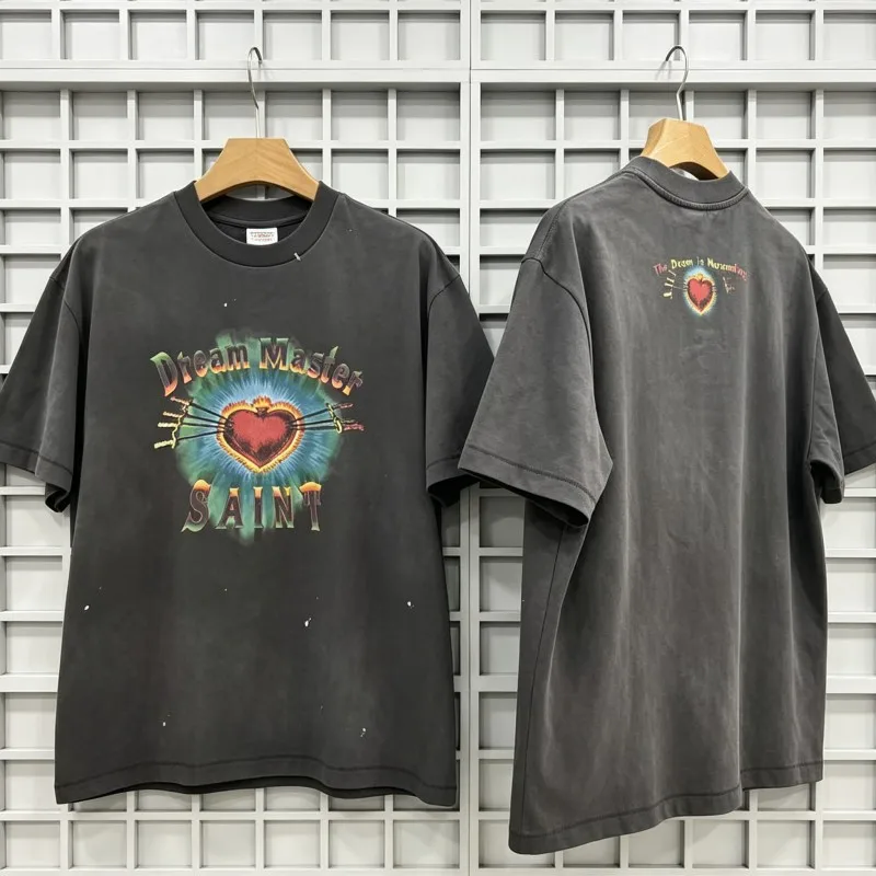 SAINT Mx6 Tshirt American Retro Splashed Ink Insert Sword Heart Letter Print Washed Distressed Short Sleeve Men Women Streetwear
SAINT Mx6 Tshirt American Retro Splashed Ink Insert Sword Heart Letter Print Washed Distressed Short Sleeve Men Women Streetwear