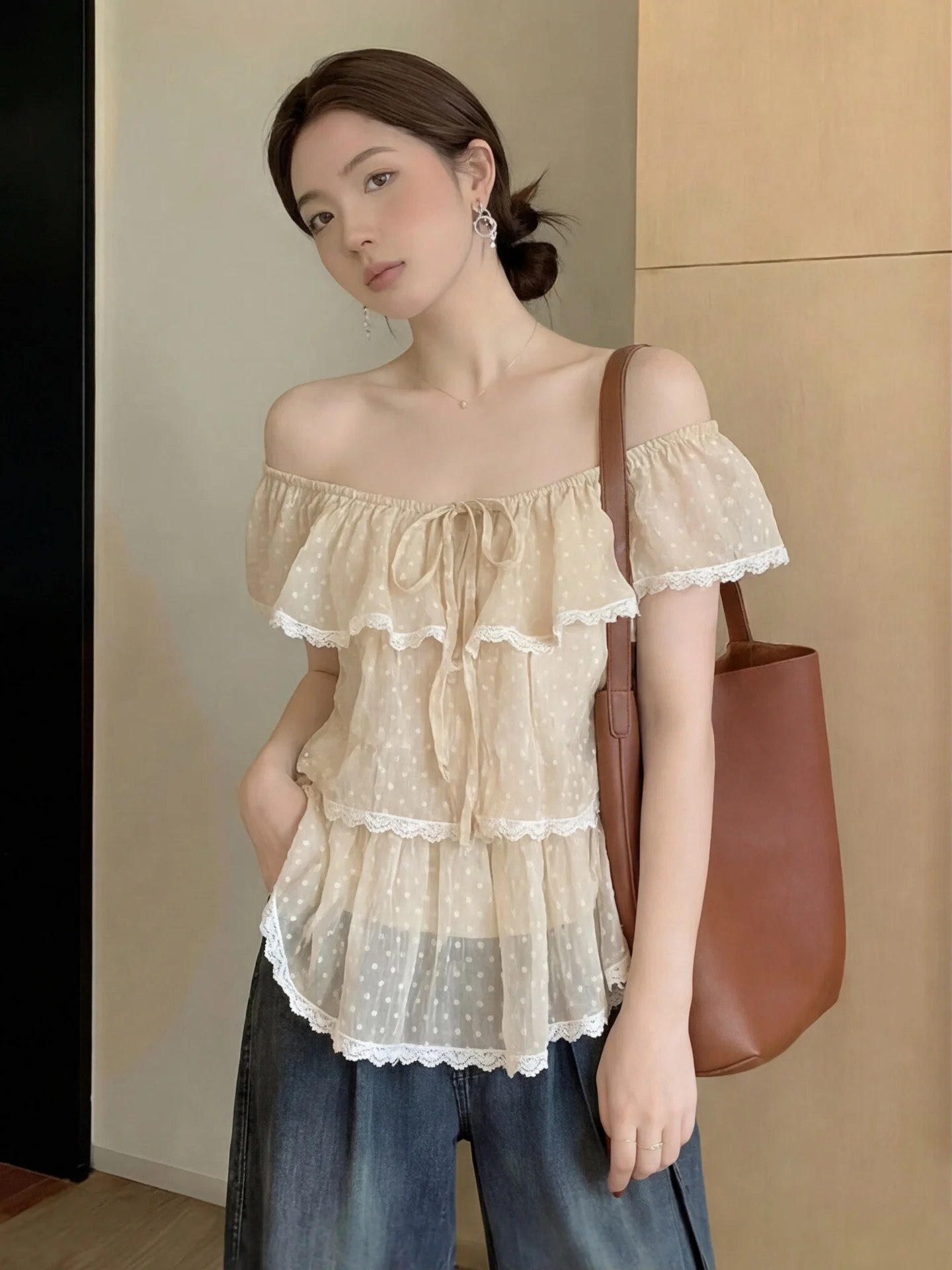 French Style Pure Desire Retro Polka Dot Lace Women's Shirt Summer Mesh Layering Doll Shoulder One Word Age Reduction Top
French Style Pure Desire Retro Polka Dot Lace Women's Shirt Summer Mesh Layering Doll Shoulder One Word Age Reduction Top