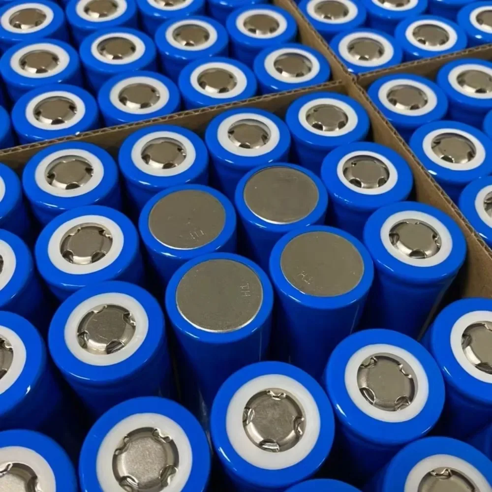 3.2V lithium iron phosphate battery 32700, 35A continuous discharge, maximum 55A high power battery 5000mAh LiFePO4 
3.2V lithium iron phosphate battery 32700, 35A continuous discharge, maximum 55A high power battery 5000mAh LiFePO4