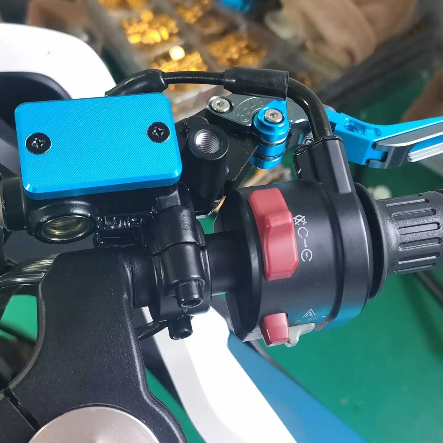 for Cfmoto 250sr 250nk Aluminum Alloy Upper Pump Cover Reservoir Cap Brake Master Cylinder Oil Cup Cover
for Cfmoto 250sr 250nk Aluminum Alloy Upper Pump Cover Reservoir Cap Brake Master Cylinder Oil Cup Cover