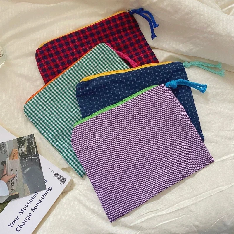 Fashion Plaid Storage Pouch, Cotton Linen Zipper Makeup Bag, Large Capacity Portable Cosmetic Bag for Women Girls
Fashion Plaid Storage Pouch, Cotton Linen Zipper Makeup Bag, Large Capacity Portable Cosmetic Bag for Women Girls