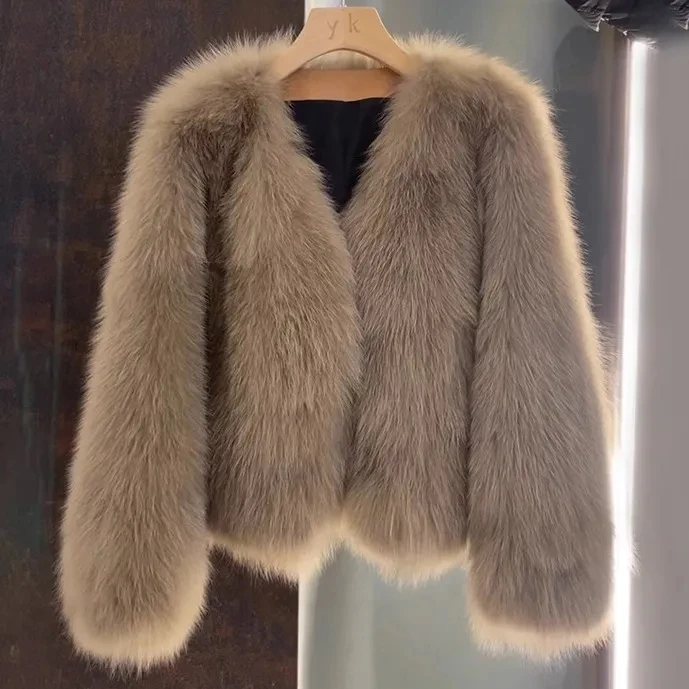 Женская утепленная куртка из искусственного меха и кожи с V-образным вырезом, новая коллекция осень-зима 2025
Женская утепленная куртка из искусственного меха и кожи с V-образным вырезом, новая коллекция осень-зима 2025