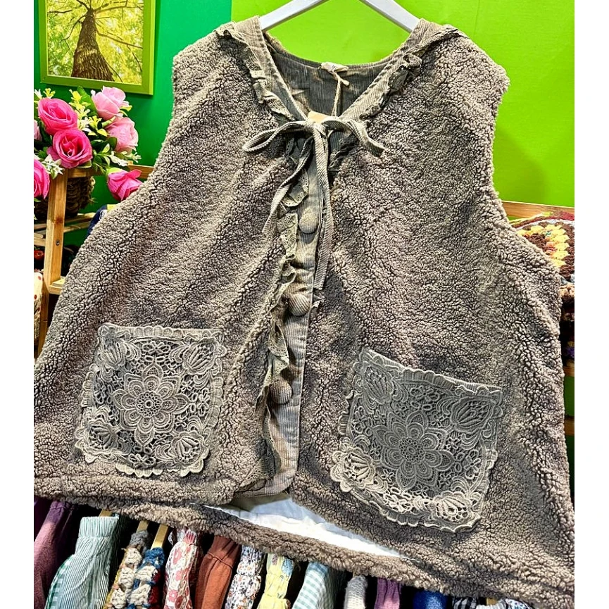 Fleece Mori Girl Sweet Corduroy Ruffled Lace Patchwork Vest Vintage Cottagecore Warm Spring Korean Lolita Cute Kawaii Vest Tops
Fleece Mori Girl Sweet Corduroy Ruffled Lace Patchwork Vest Vintage Cottagecore Warm Spring Korean Lolita Cute Kawaii Vest Tops