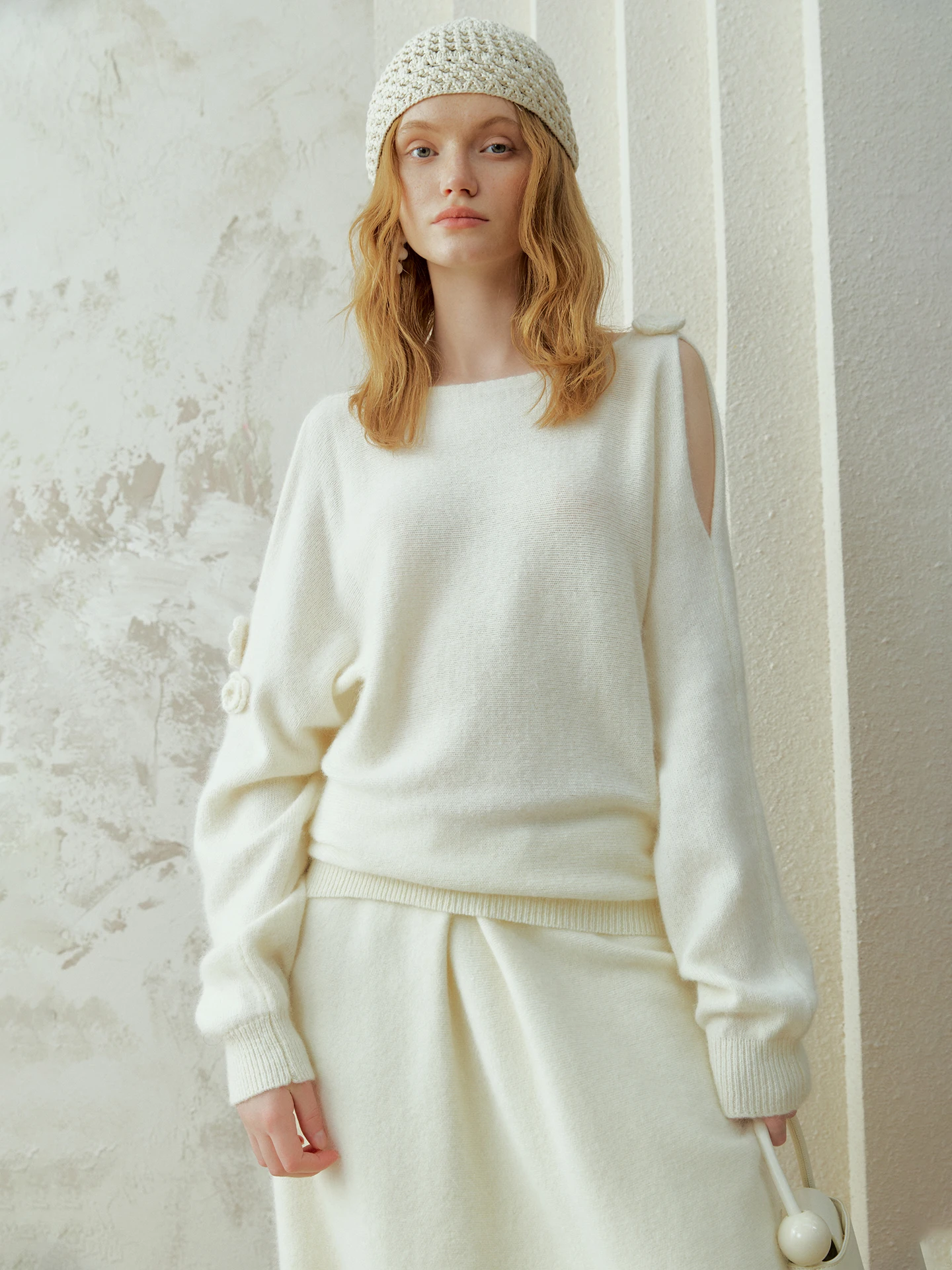 Вязаный топ ручной работы Oz с открытыми плечами, женский, осенне-зимний, с цветочным декором, 3 цвета, свободный крой, мягкий, с длинными рукавами
Вязаный топ ручной работы Oz с открытыми плечами, женский, осенне-зимний, с цветочным декором, 3 цвета, свободный крой, мягкий, с длинными рукавами