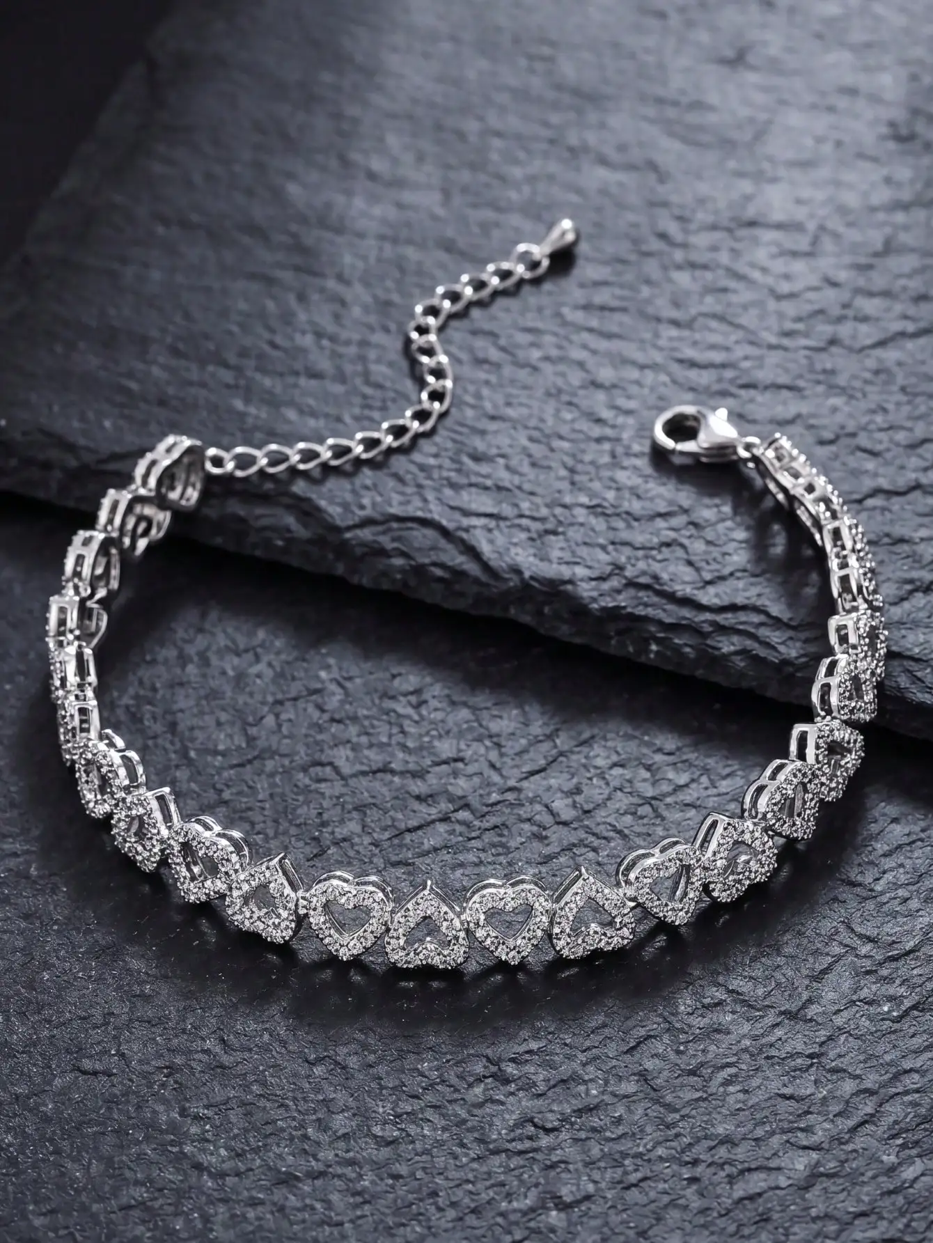 1pc Glamorous Cubic Zirconia Heart Decor Bracelet For Women For Gift Valentines,Mom,Mother,Mother's Day,Gift
1pc Glamorous Cubic Zirconia Heart Decor Bracelet For Women For Gift Valentines,Mom,Mother,Mother's Day,Gift