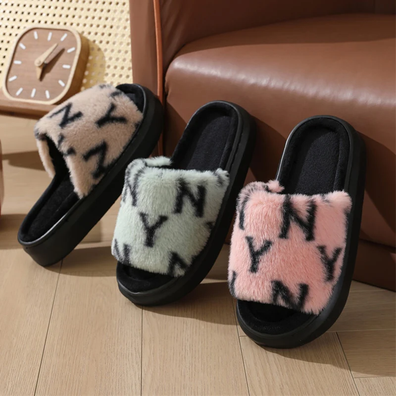 Брендовый дизайн, плюшевые тапочки с буквенным принтом для женщин, удобная домашняя обувь на толстой подошве, женские модные пушистые меховые тапочки на платформе
Брендовый дизайн, плюшевые тапочки с буквенным принтом для женщин, удобная домашняя обувь на толстой подошве, женские модные пушистые меховые тапочки на платформе