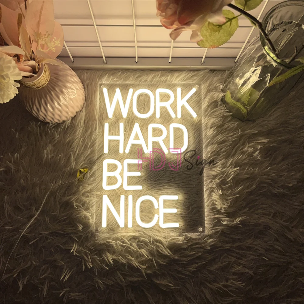 Работа Hard Be Nice Светодиодная неоновая вывеска Домашняя комната Настенный художественный декор Неоновые световые вывески Спальня Работа Офисное украшение Ночные огни USB
Работа Hard Be Nice Светодиодная неоновая вывеска Домашняя комната Настенный художественный декор Неоновые световые вывески Спальня Работа Офисное украшение Ночные огни USB