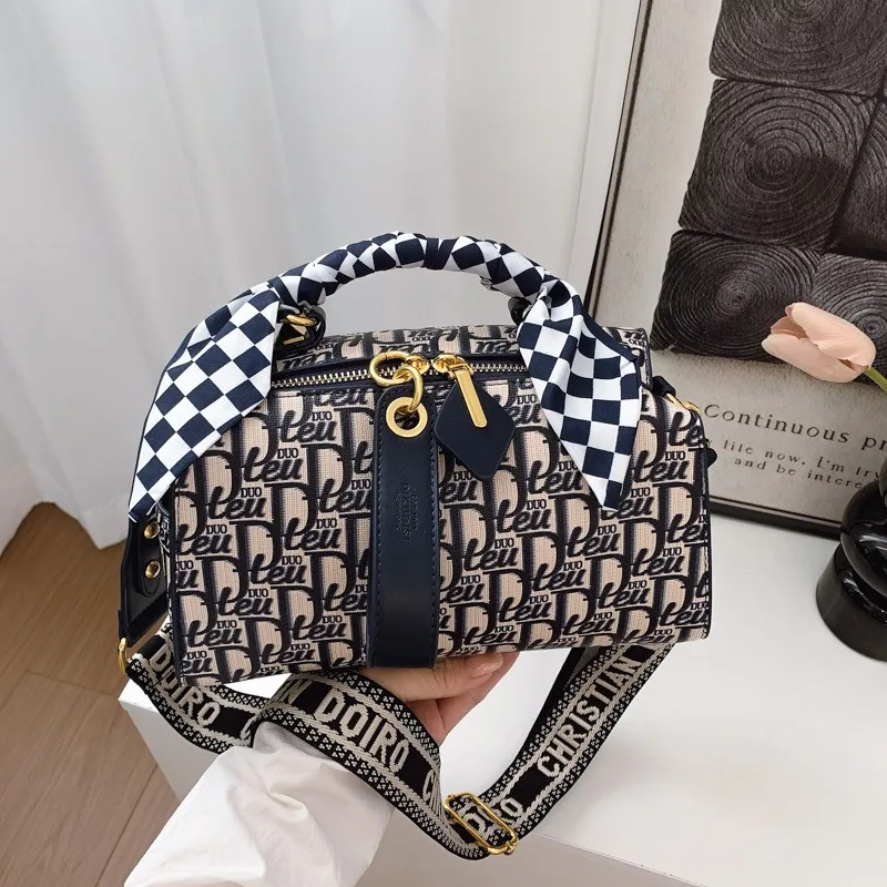 High-end Women's 2026 New Boston Bag Versatile Fashion Lightweight Luxury Pillow Bag Single Shoulder Crossbody Bag
High-end Women's 2026 New Boston Bag Versatile Fashion Lightweight Luxury Pillow Bag Single Shoulder Crossbody Bag
