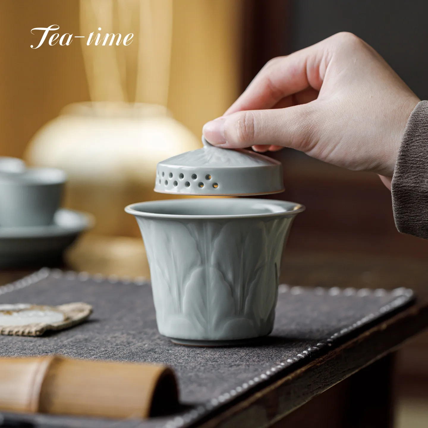 Небесно-голубая чайная чаша Гайвань с рельефным узором и фильтром, инструмент для чаепития Кунг-фу, фарфоровый набор для улуна с крышкой, Цзиндэчжэнь
Небесно-голубая чайная чаша Гайвань с рельефным узором и фильтром, инструмент для чаепития Кунг-фу, фарфоровый набор для улуна с крышкой, Цзиндэчжэнь