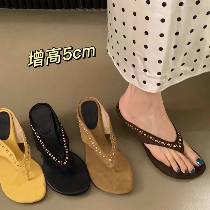 Women's New Studded Toe-Post Flip Flops, Comfortable and Stylish Wedge Sandals
Women's New Studded Toe-Post Flip Flops, Comfortable and Stylish Wedge Sandals