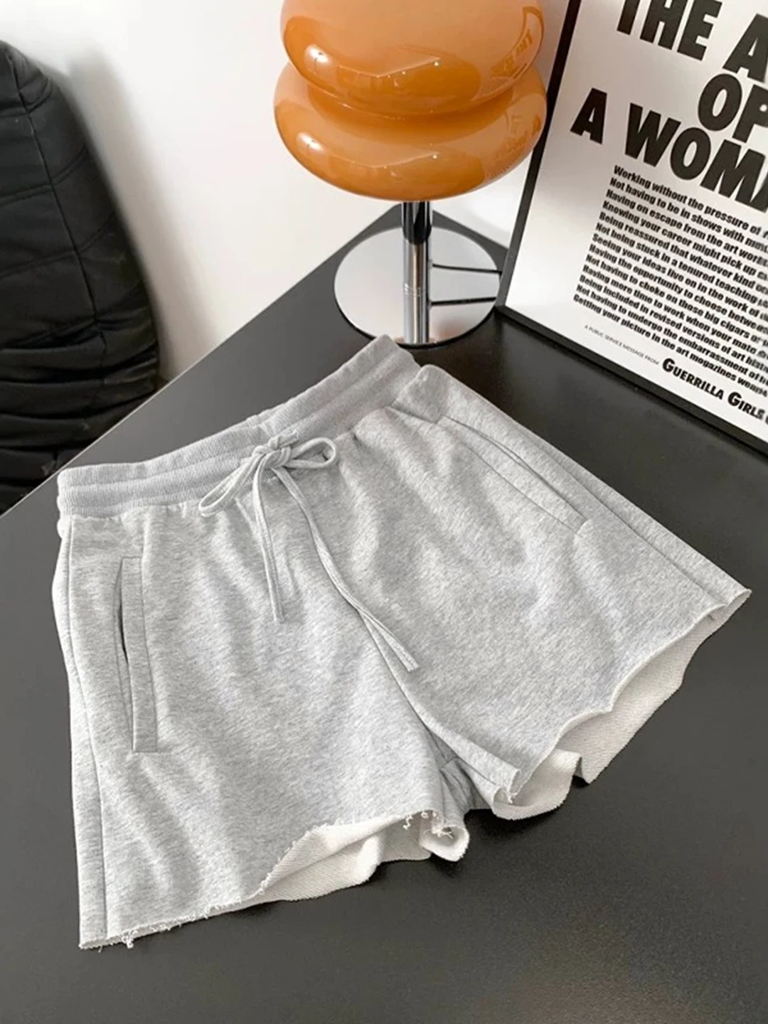 Gray Cuffed Sports Wide Leg Pants Women Summer 2026 New plus Size Slim Elastic Waist Loose Shorts Korean Style High Waist
Gray Cuffed Sports Wide Leg Pants Women Summer 2026 New plus Size Slim Elastic Waist Loose Shorts Korean Style High Waist