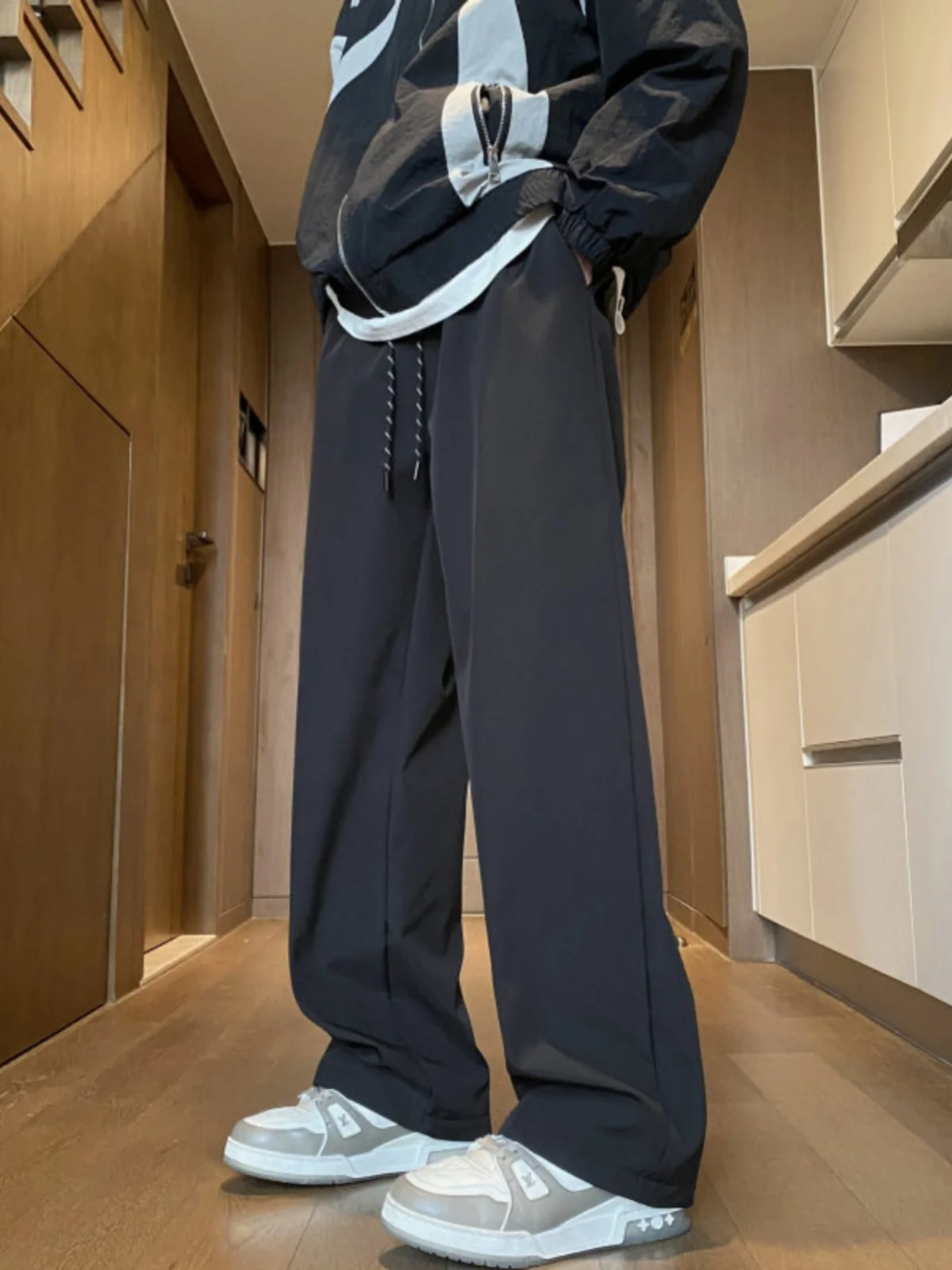 Американские функциональные мужские брюки для весны и осени, водонепроницаемые, ветрозащитные, прямые, повседневные, молодежные, свободного кроя, в стиле «Самурай»
Американские функциональные мужские брюки для весны и осени, водонепроницаемые, ветрозащитные, прямые, повседневные, молодежные, свободного кроя, в стиле «Самурай»