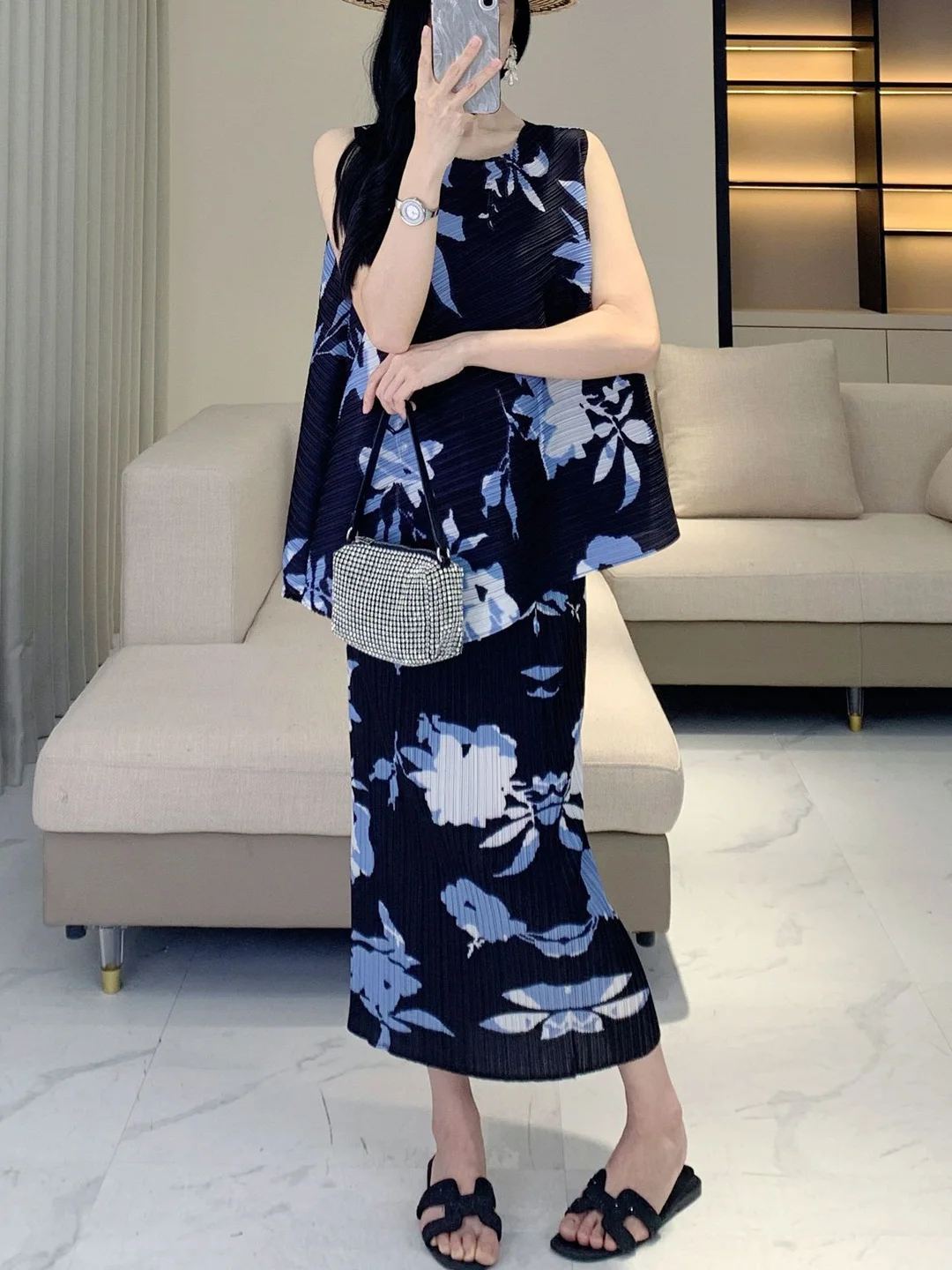 Women's Fashionable Loose Long Sleeve Shirt And Pants Set Spring Autumn New Style Casual Wind Pleated Slimming Top Two-Piece Set
Women's Fashionable Loose Long Sleeve Shirt And Pants Set Spring Autumn New Style Casual Wind Pleated Slimming Top Two-Piece Set