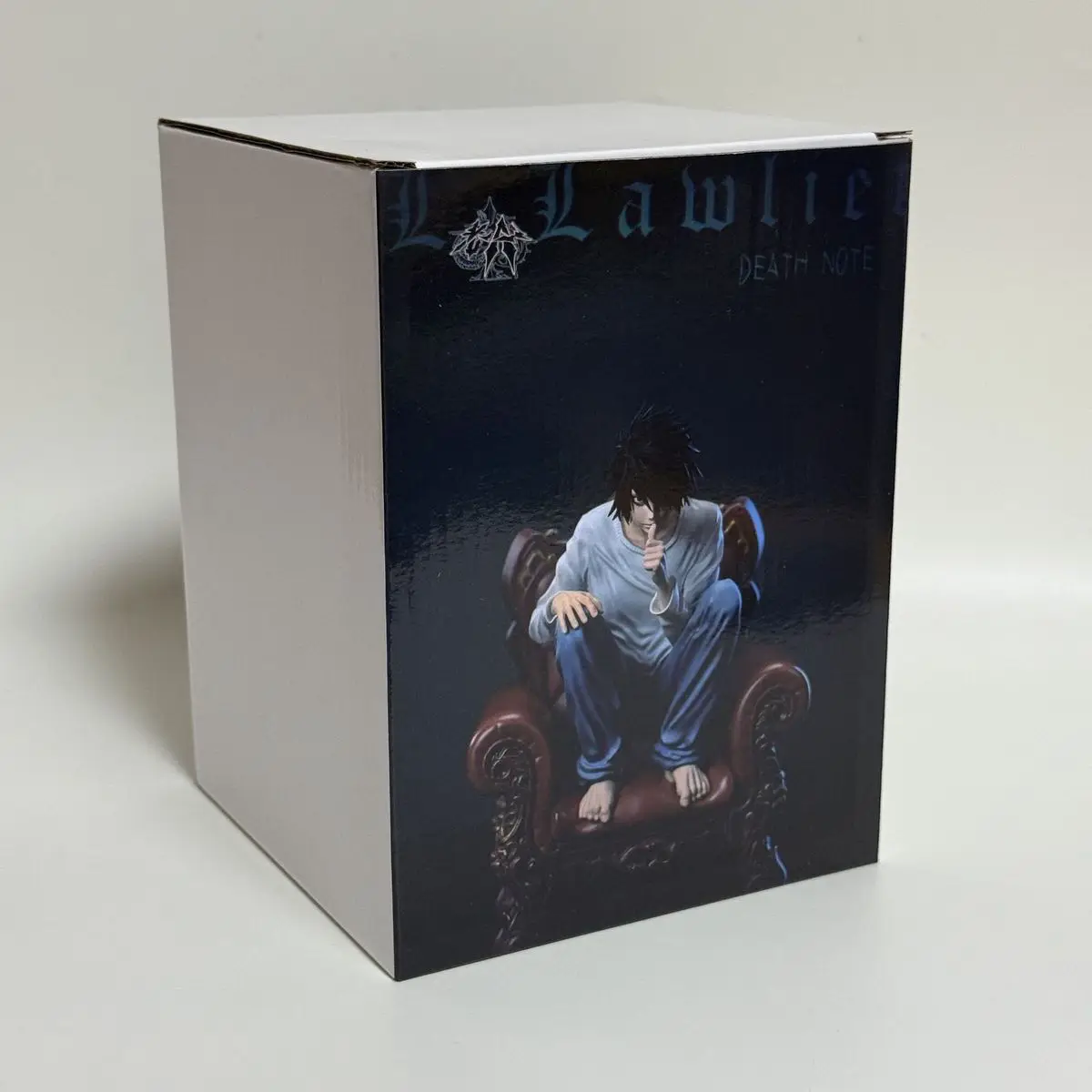 Аниме фигурка L·Lawliet из Death Note, модель из ПВХ, L·Lawliet в позе на диване, настольное украшение, детская игрушка, 15 см, рождественский подарок
Аниме фигурка L·Lawliet из Death Note, модель из ПВХ, L·Lawliet в позе на диване, настольное украшение, детская игрушка, 15 см, рождественский подарок