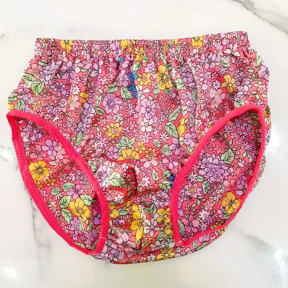 Man's Floral Elastic Waist Panties Soft Silky Convex Pouch Sexy Lingerie Men Briefs Plus Size
Man's Floral Elastic Waist Panties Soft Silky Convex Pouch Sexy Lingerie Men Briefs Plus Size