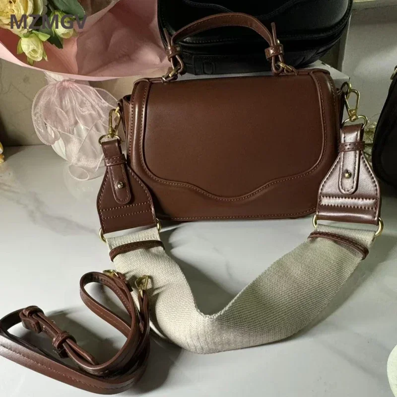 Luxurious Design Wide Strap Small Saddle Shoulder Bag for Women 2025 Autumn Vintage PU Leather Underarm Bag Handbags and Purses
Luxurious Design Wide Strap Small Saddle Shoulder Bag for Women 2025 Autumn Vintage PU Leather Underarm Bag Handbags and Purses