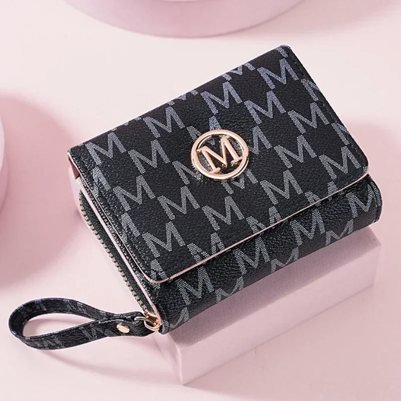 Lady Purse Short Wallet Women Money Bags M letter Female Coin Purses Cards ID Holder Zipper Wallets Wristlet Bag 
Lady Purse Short Wallet Women Money Bags M letter Female Coin Purses Cards ID Holder Zipper Wallets Wristlet Bag