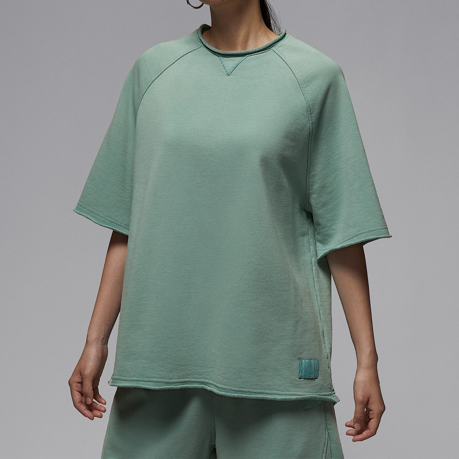 Оригинальная женская дышащая спортивная рубашка Nike JORDAN свободного кроя с короткими рукавами IB9851-017
Оригинальная женская дышащая спортивная рубашка Nike JORDAN свободного кроя с короткими рукавами IB9851-017