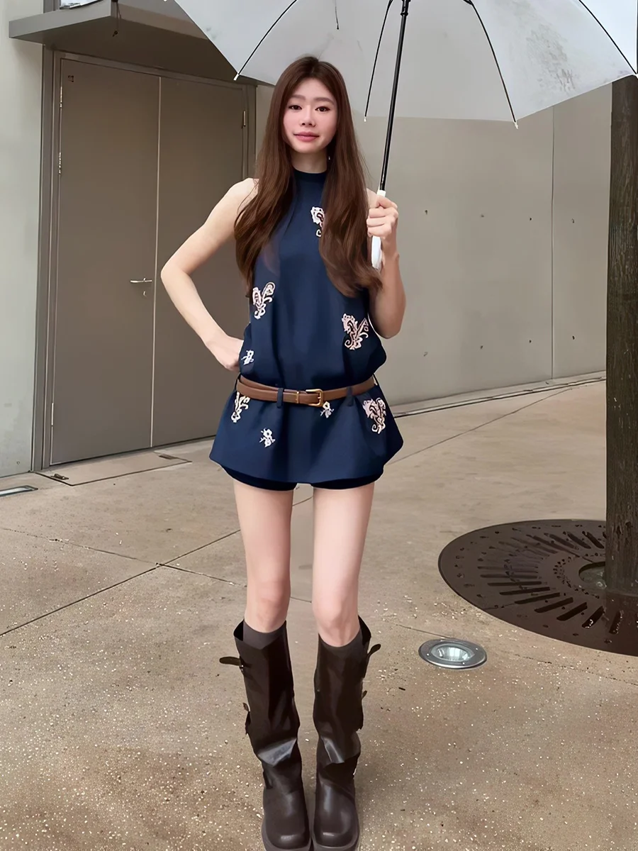 Blue Embroidered Denim Set Women's Summer New Style Small Size Sleeveless Vest Top Short Pants Two-Piece Suit High Waist
Blue Embroidered Denim Set Women's Summer New Style Small Size Sleeveless Vest Top Short Pants Two-Piece Suit High Waist