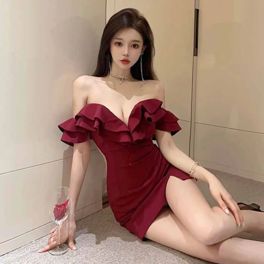【New Arrival】Women's Burgundy Off-Shoulder Ruffle Mini Dress, Sweetheart Neck Bodycon with Side Slit, Party & Clubwear
【New Arrival】Women's Burgundy Off-Shoulder Ruffle Mini Dress, Sweetheart Neck Bodycon with Side Slit, Party & Clubwear